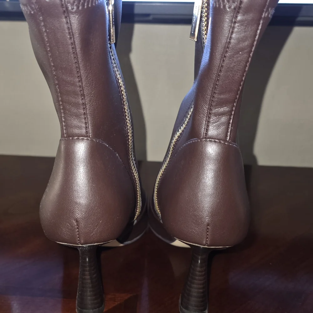 Michael Kors Elegant Brown Ankle Boots NWOT Size 6 - Picture 3 of 4